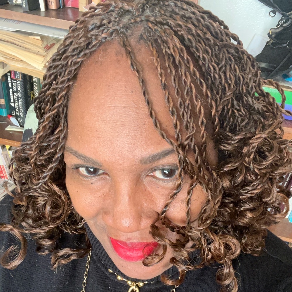 Meet your Posher, Debbi